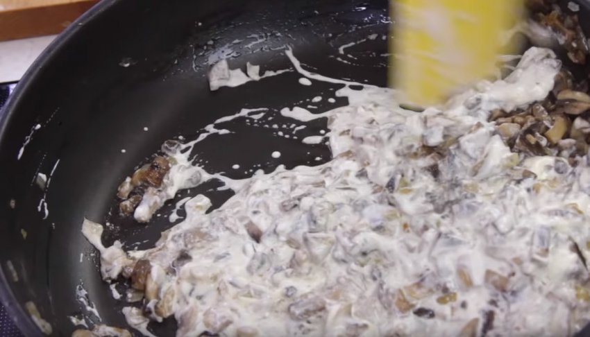 Вкусный рецепт куриной грудки с грибами в духовке