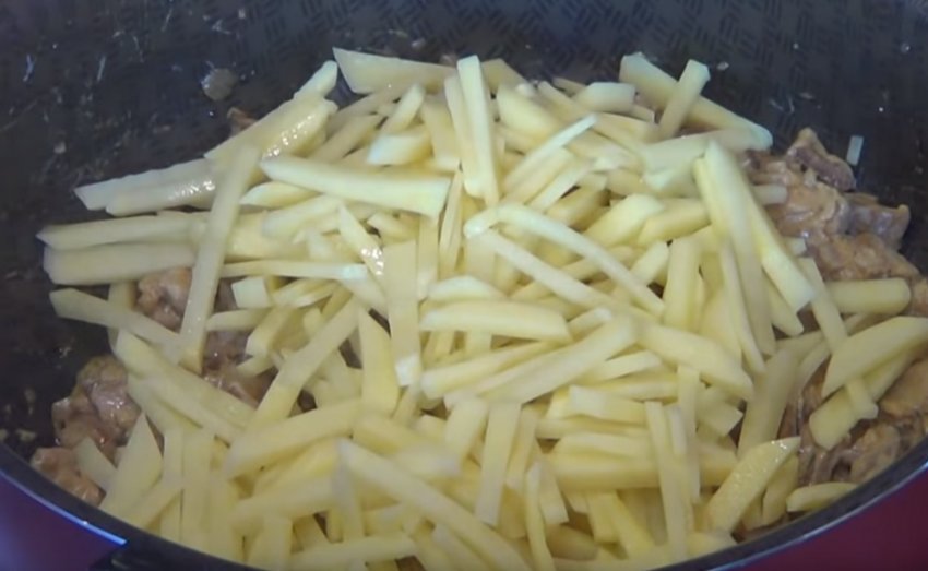 Как жарить рыжики с картошкой на сковородке