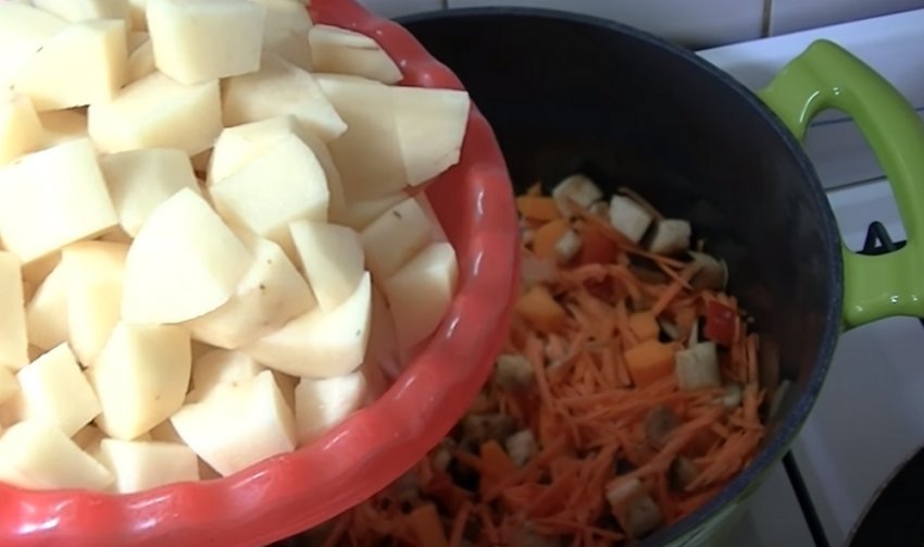Как жарить рыжики с картошкой на сковородке