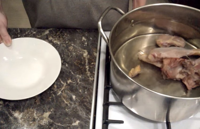 Рецепт вкусного куриного супа с грибами и плавленым сыром