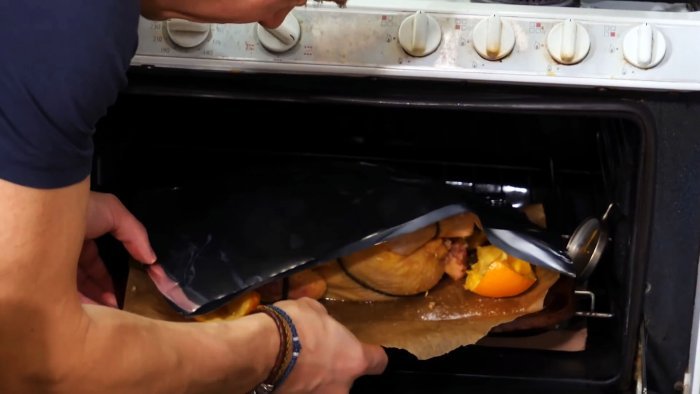 Курица ставится на 25-35 мин в разогретую духовку