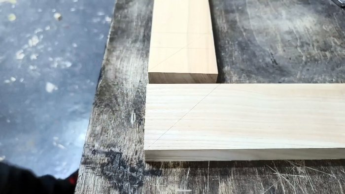 Как соединять деревянные заготовки без клея при помощи шипа и распорных клиньев