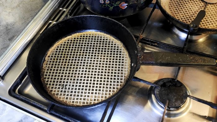 Как сделать чтобы к алюминиевой или чугунной сковородке ничего не прилипало