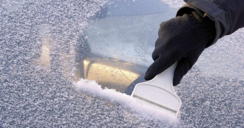 Как избавиться от ледяной корки на лобовом стекле: лайфхак для автомобилистов