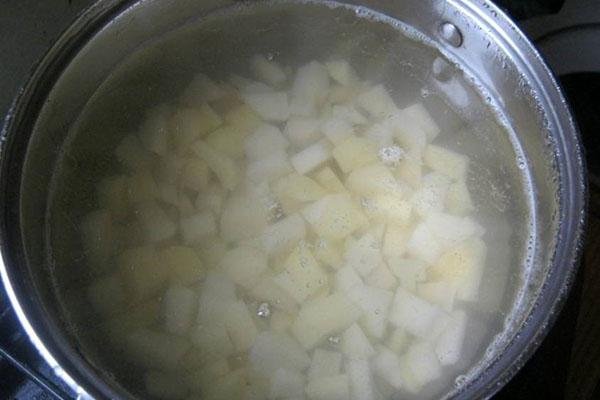отварить картофель
