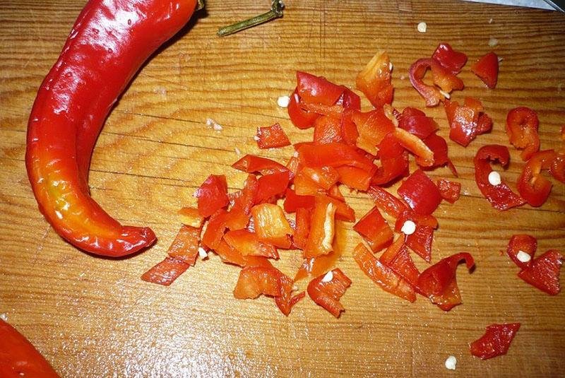 нарезать горький перец