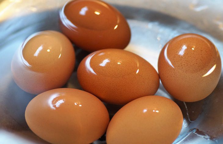 Как варят яйца в ресторанах, чтобы желток получится нежным и кремовым: секреты, которые не знают хозяйки