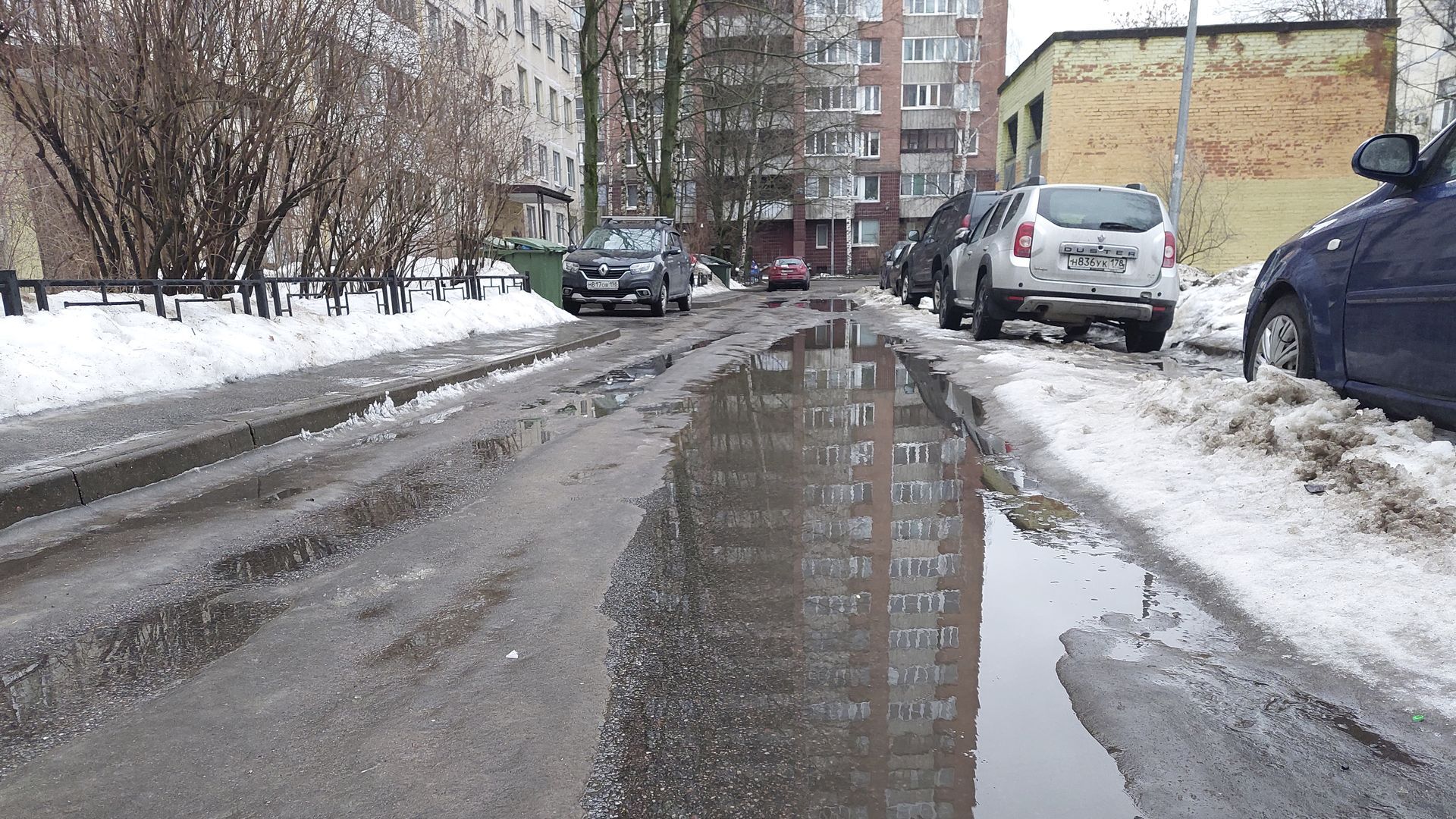 «Готовьте гипс и бинты»: петербуржцы пожаловались на несвоевременную обработку улиц от гололеда