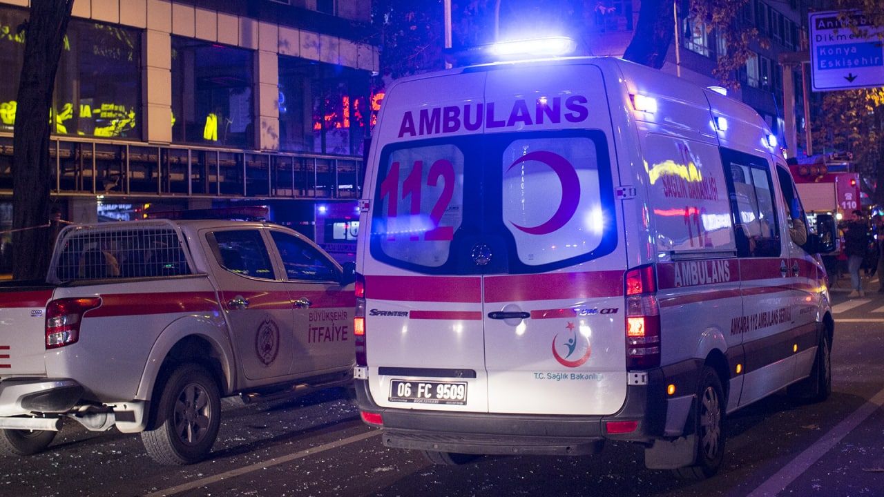 Четыре человека погибли и 24 пострадали при опрокидывании автобуса в Турции