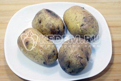 Картофель хорошо промыть и запечь в духовке до готовности