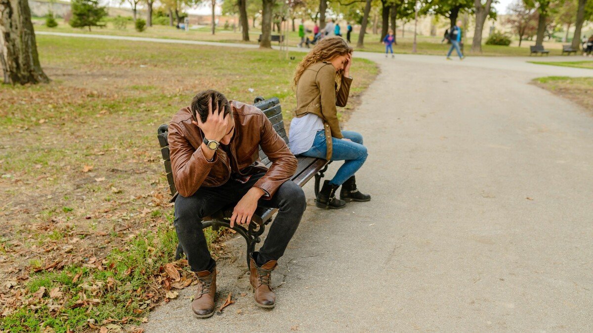 Как ведут себя после разрыва мужчины и женщины: психолог раскрыл нюансы
