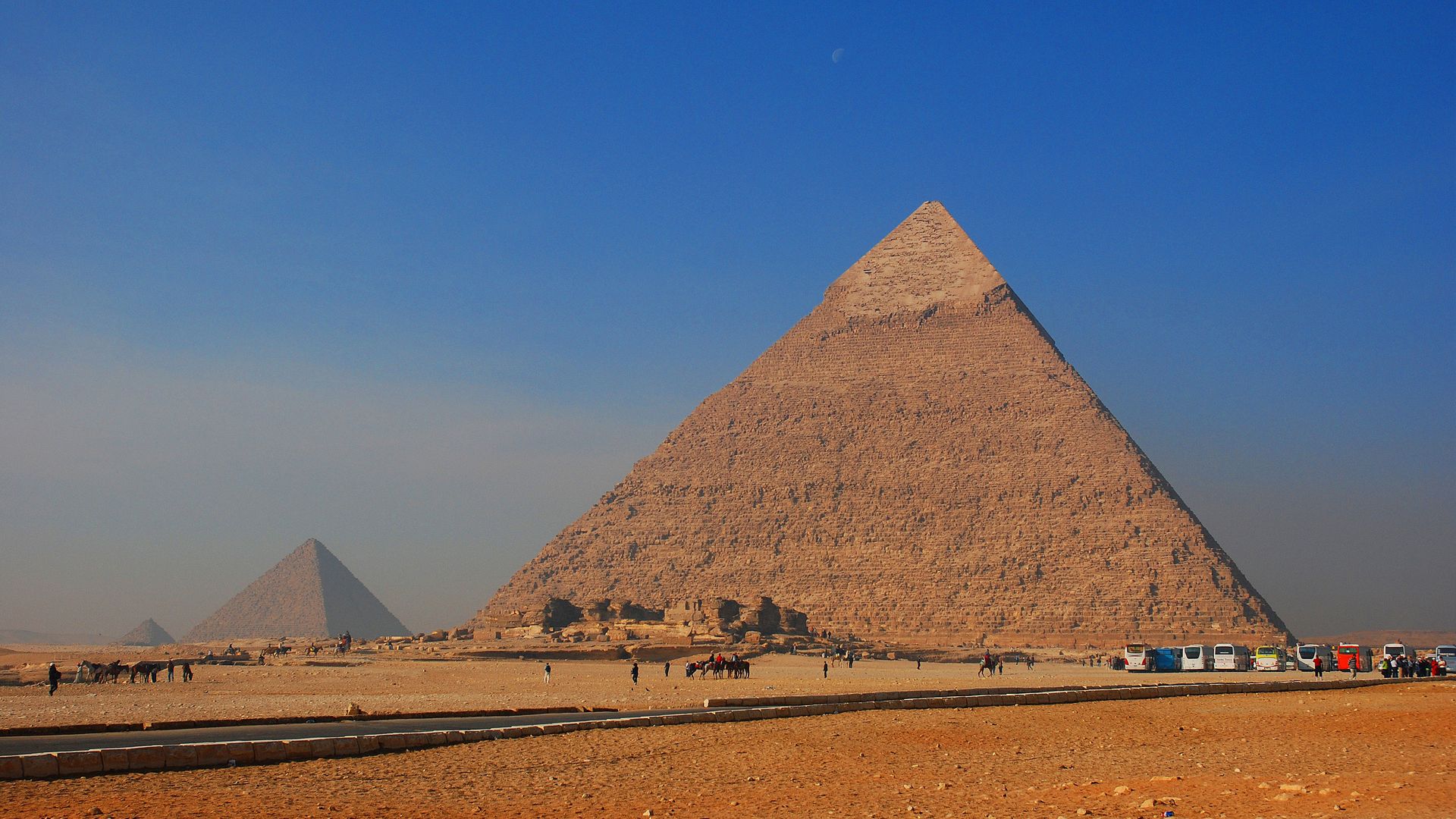 Ученые Карлова университета объяснили, как выглядели египетские пирамиды в древности