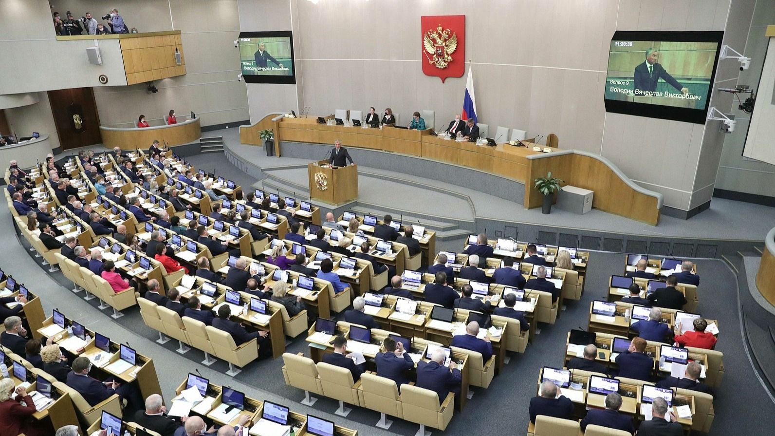 «С Родиной до конца»: Толмачев назвал инициативу о запрете выезда чиновников из России «вопросом безопасности»