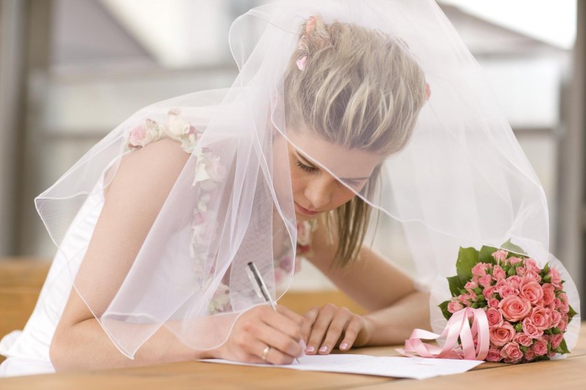 Карьера под угрозой: стоит ли девушке менять фамилию в браке