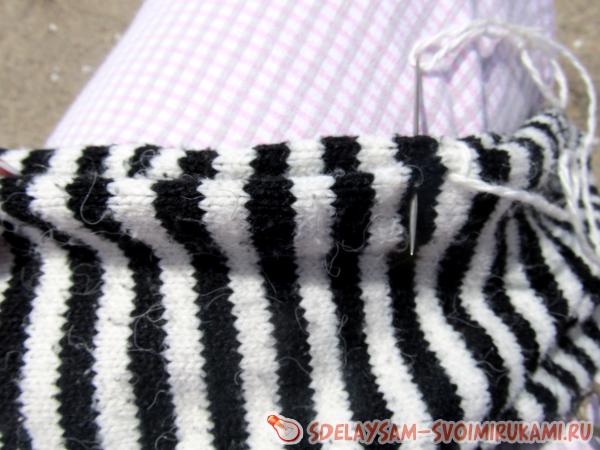 Переделка старого свитера носки