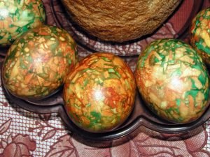 Мраморная окраска пасхальных яиц