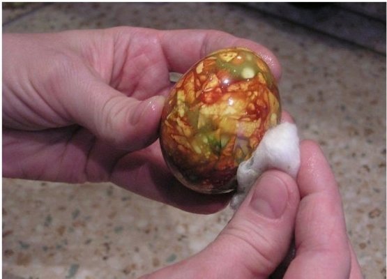 Мраморная окраска пасхальных яиц