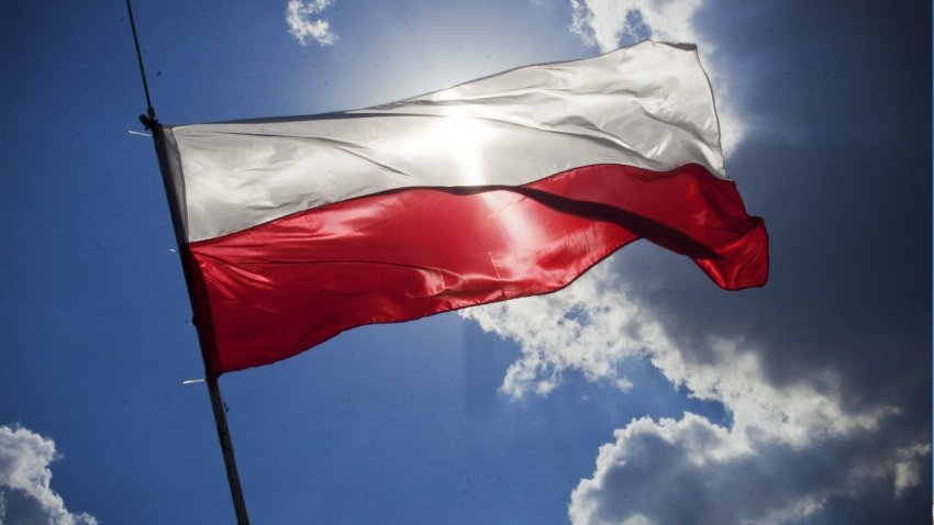 Премьер Польши призвал ЕС подвергнуть санкциям Raiffeisen Bank за работу в России