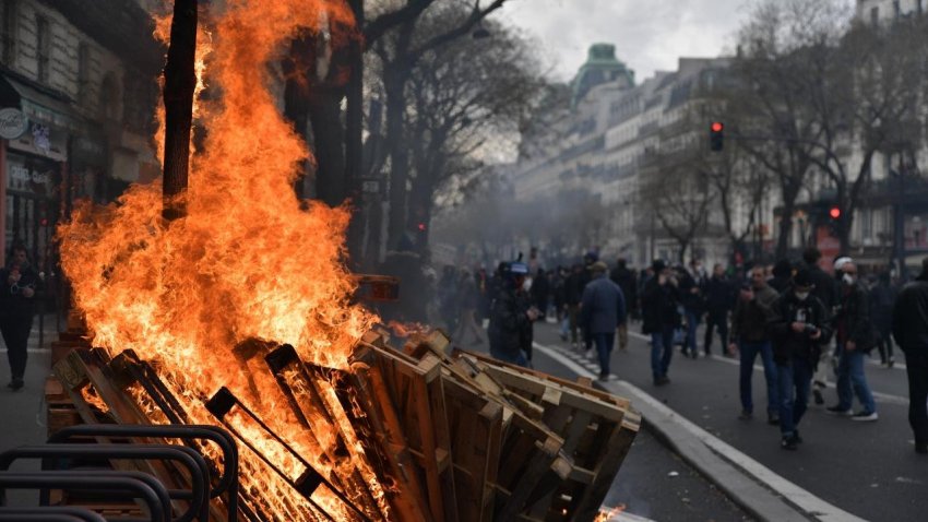 Массовые протесты во Франции: последние новости о свежих событиях на 25 марта 2023 года