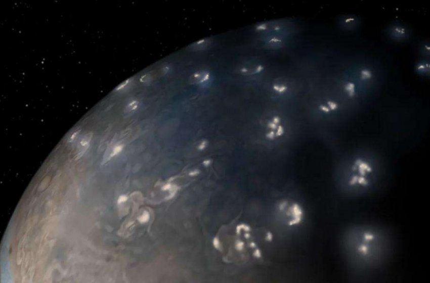 Молнии в атмосфере Юпитера удивительно похожи на земные
