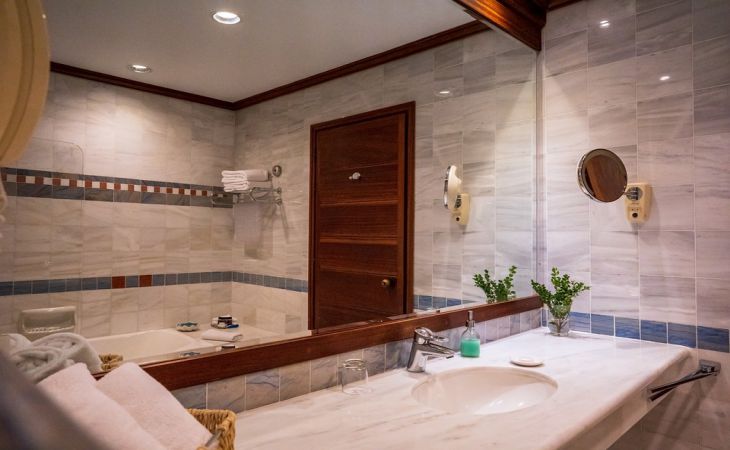 Советы, как украсить ванную комнату, чтобы она была функциональной и красивой