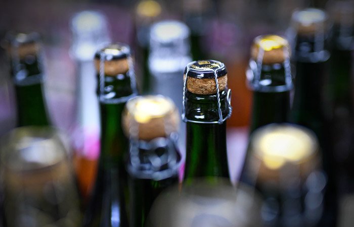 В каких регионах страны власти введут запрет на продажу алкоголя в День России 12 июня 2023 года