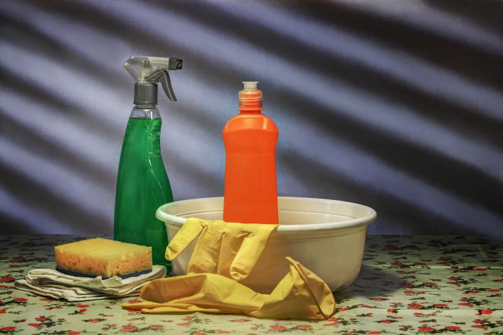 8 фатальных ошибок, которые совершают женщины во время уборки