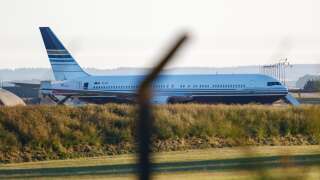 Боинг 767, который должен был доставить первых мигрантов в Руанду из Эймсбери в Англии, 14 июня 2022 года.