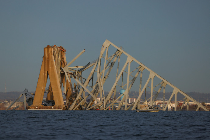 Мост после обрушения - Фото: Юлия Нихинсон/Reuters