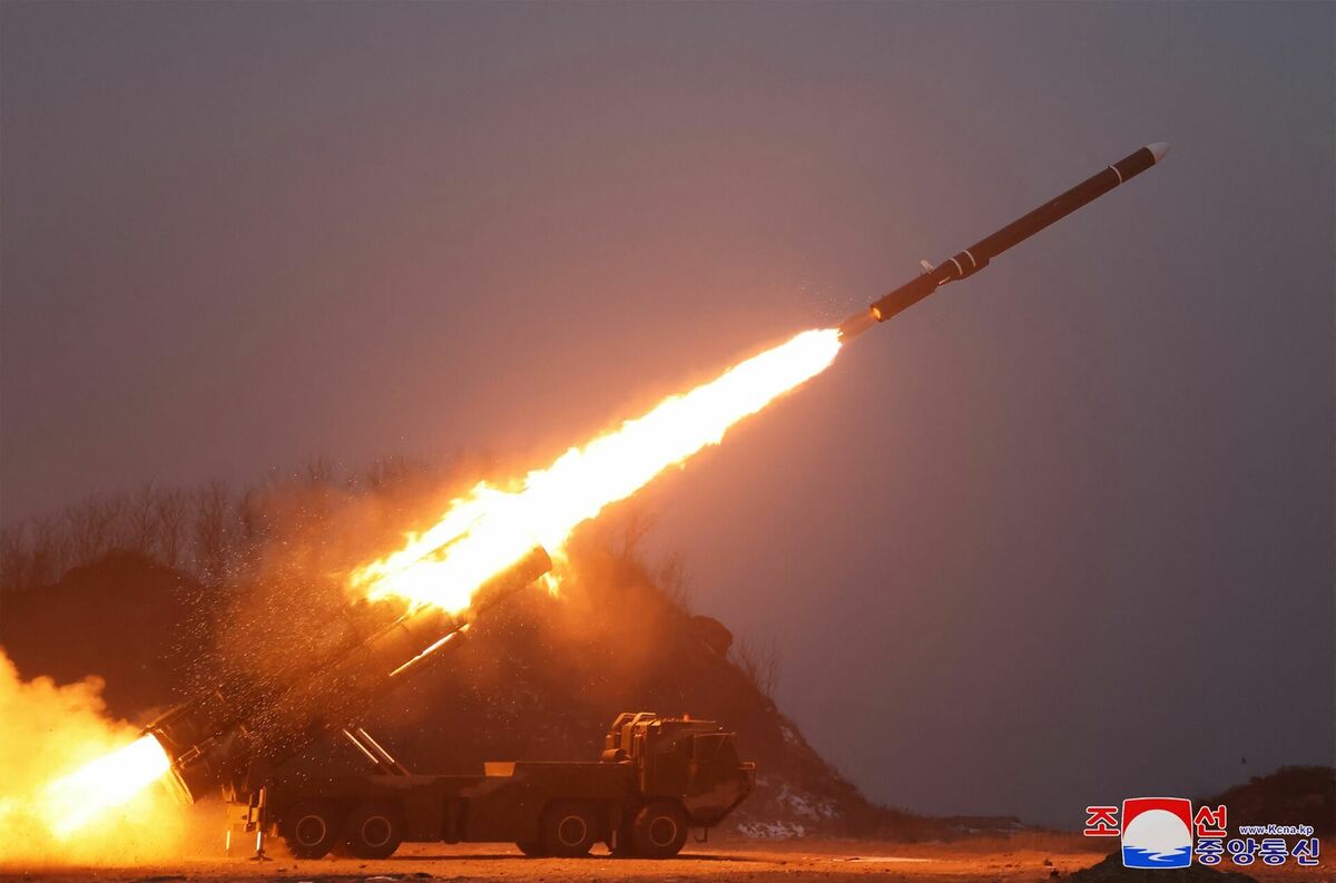 Запуск ракеты «Хвасал-2» в Западном море Северной Кореи в январе этого года.  Фото: ЦТАК ВИА КНС/AFP