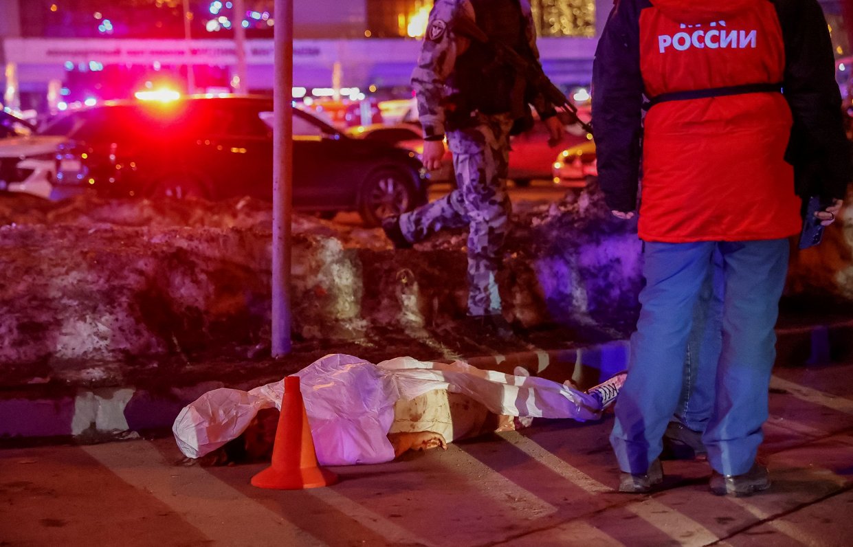 Более 130 человек погибли в результате стрельбы и пожара в концертном зале в России