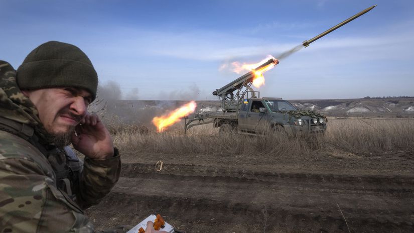 война в Украине, Бахмут, солдат, ракетница,...