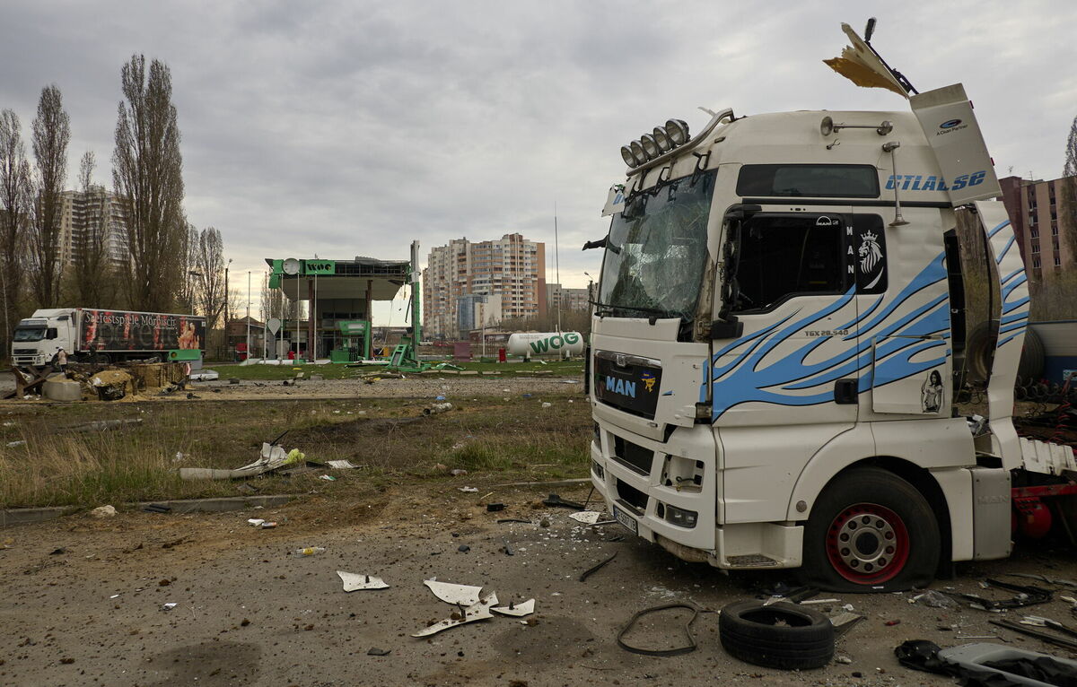 Ущерб, нанесенный Россией городу Харькову, Украина.  Фото: EPA/СЕРГЕЙ КОЗЛОВ