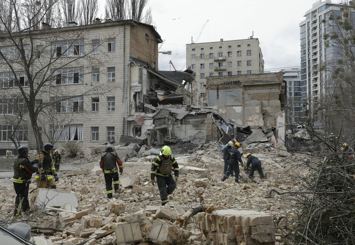 Ракетный удар России по столице Украины Киеву 25 марта.  Фото: EPA/СЕРГЕЙ ДОЛЖЕНКО