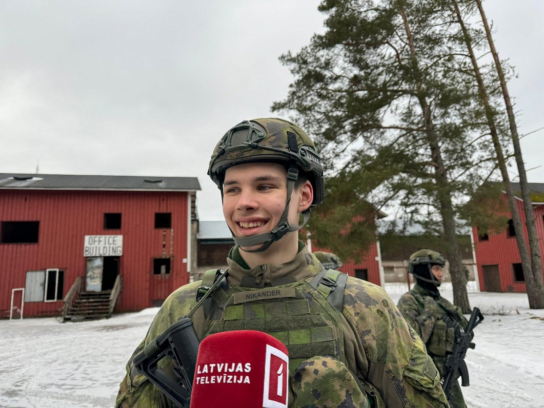 19-летний Никандер отбывает обязательную службу в Финляндии.